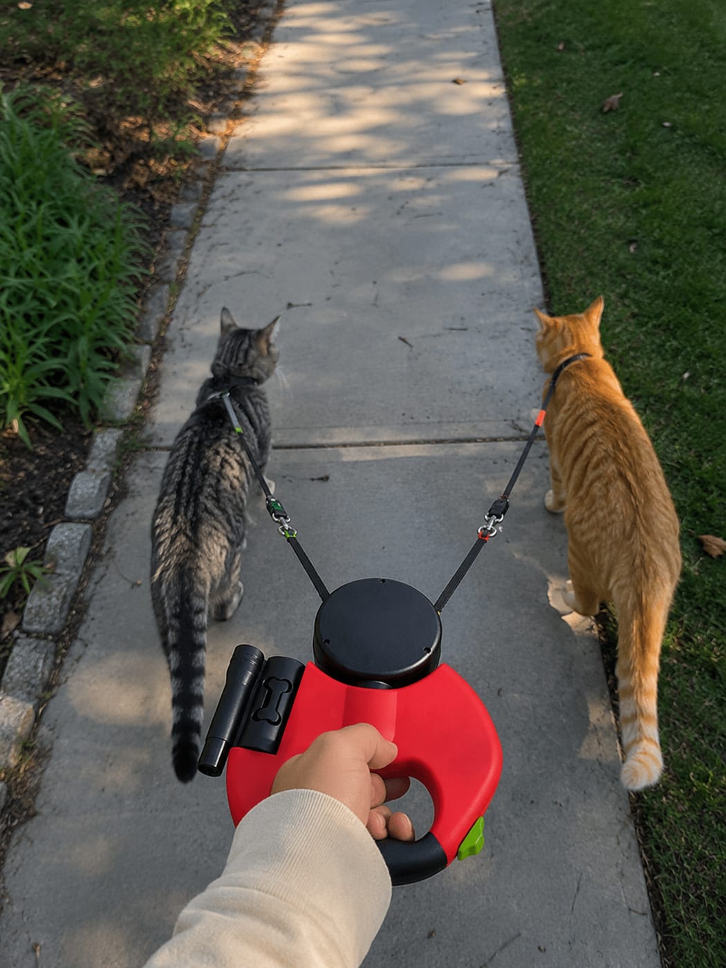 Dual Retractable Dog Leash | 360° Tangle-Free Lead with LED Light — view 2