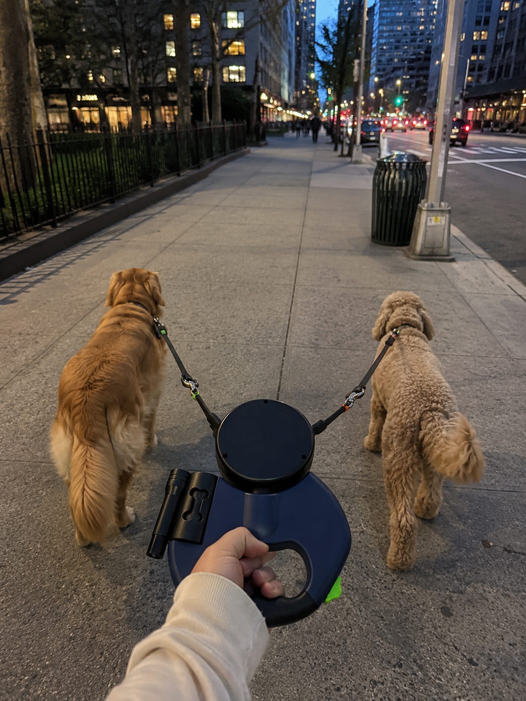 Dual Retractable Dog Leash | 360° Tangle-Free Lead with LED Light — view 4